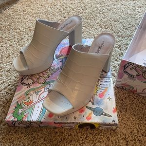 Brand New Jeffrey Campbell Pawni Croc Embossed Platform Heels